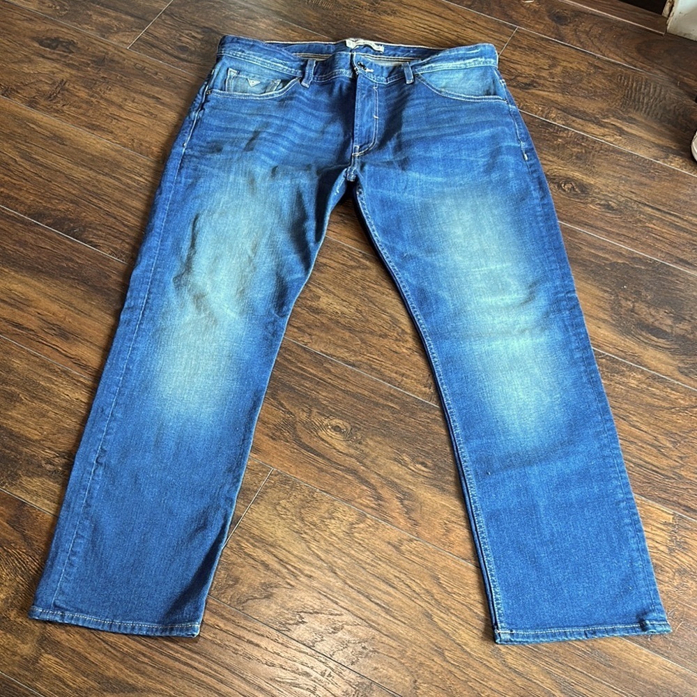 NWOT Guess Women’s Classic Blue Faded Straight Jeans 32/14